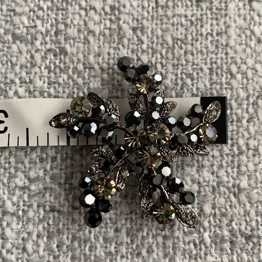Beautiful black crystal and diamond brooch - Picture 6 of 6
